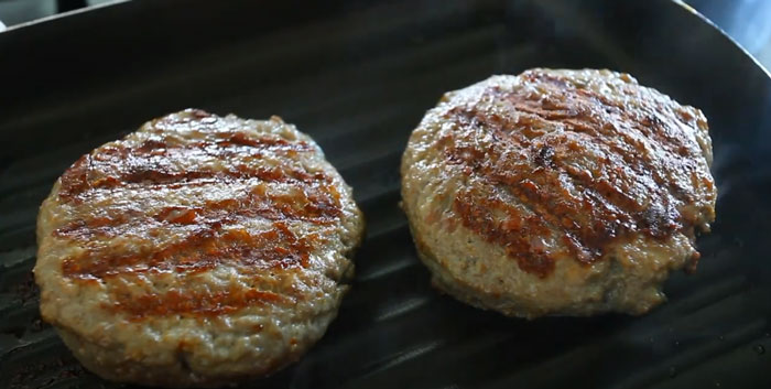 how long to grill frozen burgers at 400