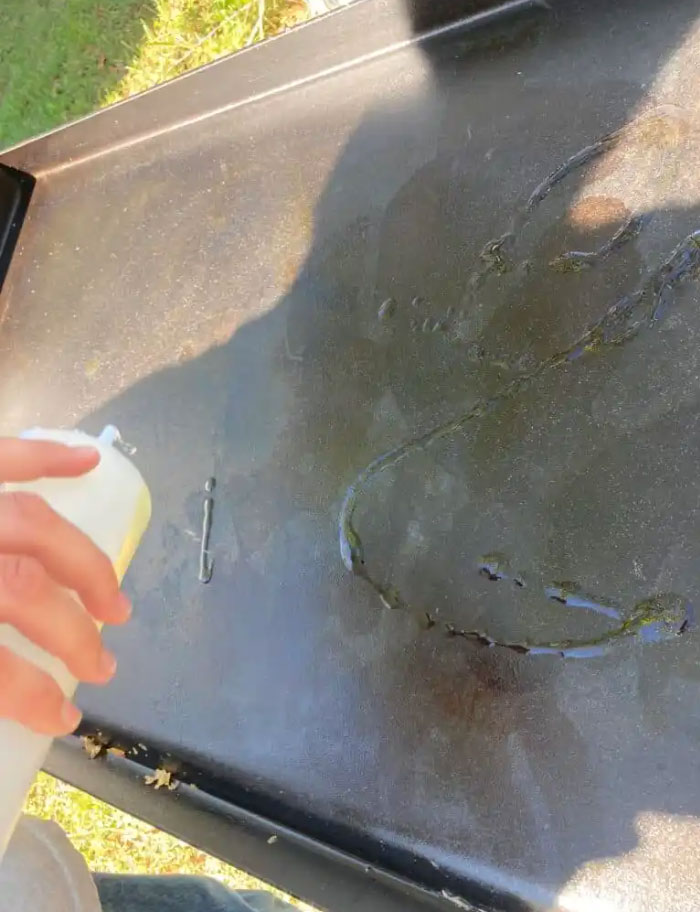 how to clean a flat top grill with vinegar