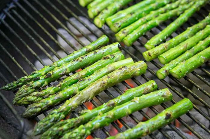 How long to grill asparagus at 400?