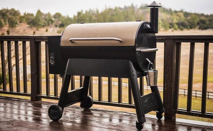 Comparing Pellet Smoker vs Wood Smoker: Which is Right for You